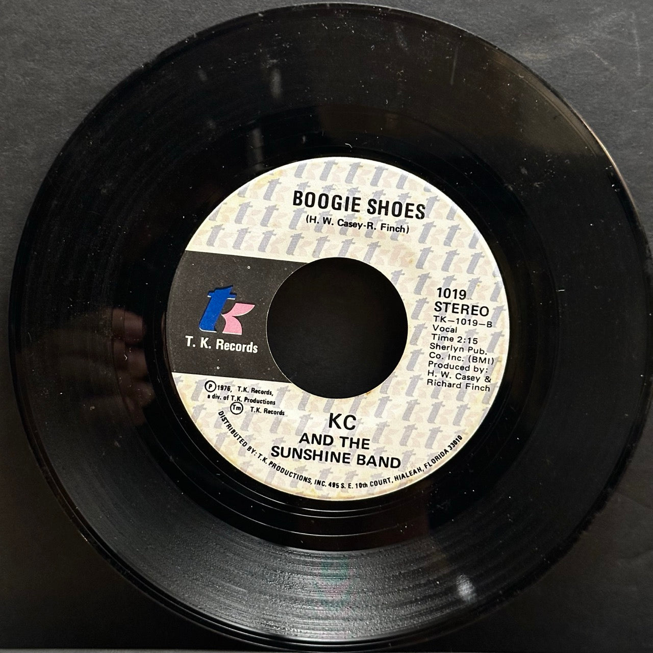 K C & The Sunshine Band – (Shake, Shake, Shake) Shake Your Booty / Boogie Shoes [7"]